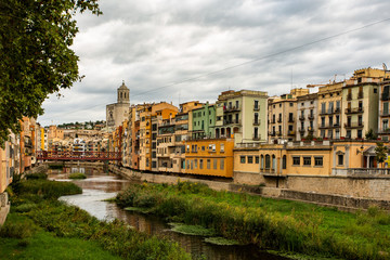 Fototapeta na wymiar Girona cityscape river bridge