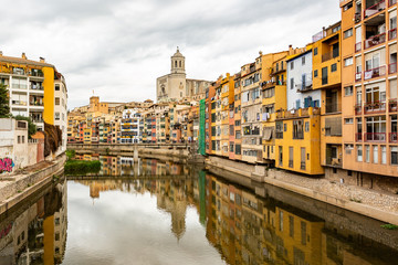 Naklejka na ściany i meble Girona cityscape river bridge
