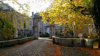Obraz premium Herbstlandschaft in der Altstadt Stolberg