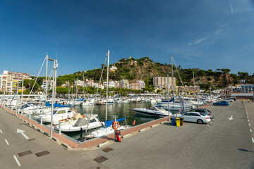 Fototapeta na wymiar small spanish town port