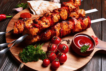 Chicken kebab with spices and vegetables - obrazy, fototapety, plakaty