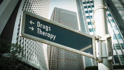 Obraz premium Street Sign to Therapy versus Drugs