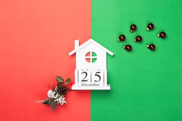 Wooden cubes calendar 25 December on red and green