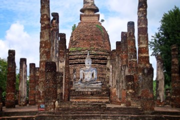 Fototapeta na wymiar Parque histórico de Sukhothai, Tailandia.
