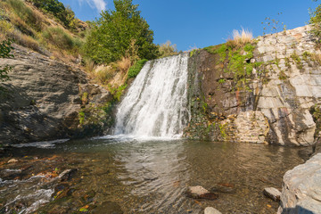 Fototapeta na wymiar a waterfall on the river Poqueira