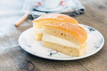 French dessert butter brioche Tarte tropezienne