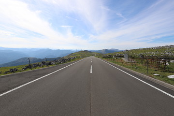 Fototapeta premium 天空の高原 四国カルスト