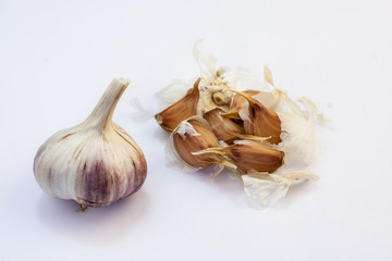 Garlic cloves on the husk and whole garlic.