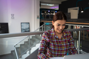 Obraz premium Startup business woman working everyday job at modern coworking