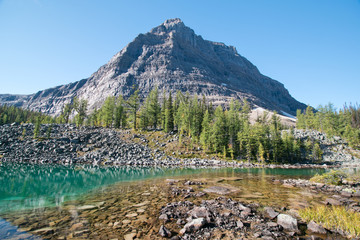 Fototapeta na wymiar Linda lake in Yoho national park, BC, Canada
