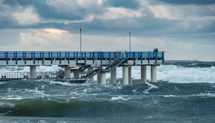 Obraz premium Storm on the Baltic Sea at sunset, Zelenogradsk city, Kaliningrad region