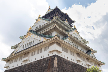 Fototapeta na wymiar Castillo de Osaka arquitectura tradicional japonesa