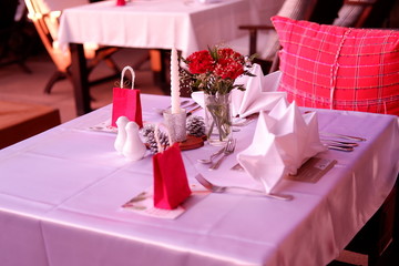 romantic dinner table setting