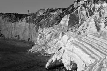 Photo sur Plexiglas Scala dei Turchi, Sicile sea beach white rocks BW