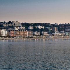 Naklejka premium Dusk view of La Concha beach in San Sebastian in Spain with the lights on and the sea calm