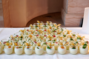 Catering Buffet Partyservice Dessert Gläser