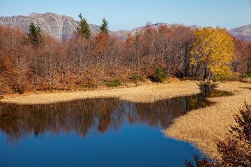 Lago Nero in autunno, vicino ad Abetone, Appennino tosco emiliano