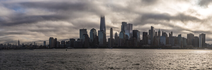 Obraz premium Cloudy Skyline NYC