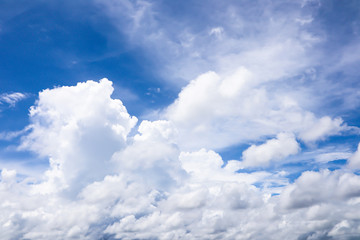 Naklejka premium Blue sky background with clouds.