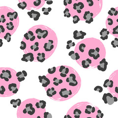 Fototapeta premium Seamless abstract leopard pattern. Fashion print, textile, fabric, design.
