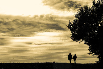 Spaziergang im Herbst zu zweit