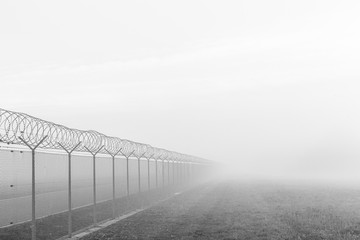 Grenzzaun im Nebel © Martin Schlecht