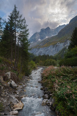 Obraz premium Wonderful views of the mountains in the Swiss Alps with backpackers.