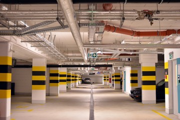 Multi-station underground garage for vehicles