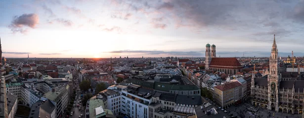 Aussicht über München mit Frauenkirche und Rathaus © Rockafox