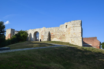 Fototapeta na wymiar Ruins of medieval castle in Kazimierz Dolny, Poland.