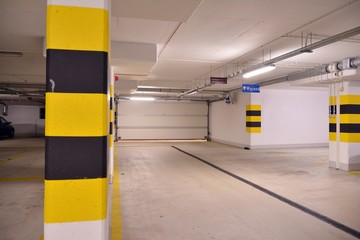 Multi-station underground garage for vehicles