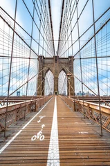 Fotobehang Brooklyn Bridge met niemand in bewolkte dag, New York City, USA © Chansak Joe A.