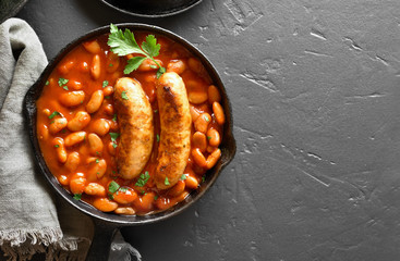 Sausages with baked white beans in tomato sauce