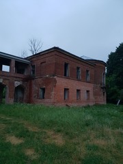 Fototapeta na wymiar Abandoned historical mansion in Russia