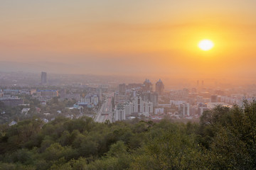 Kok-Tobe Park: der schönste Panoramablick auf Almaty
