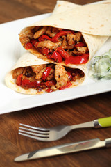 Tortilla with chicken, bell pepper and tzatziki