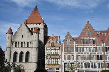 Grand place à Tournai, Belgique