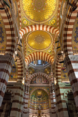Fototapeta na wymiar Intérieur de la Basilique Notre-Dame-de-la-Garde à Marseille