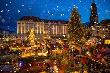 People visit Christmas Market Striezelmarkt in Dresden, Germany - obrazy, fototapety, plakaty
