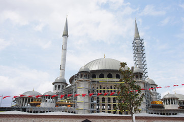 Fototapeta na wymiar A mosque under construction near Taksim Square, Istanbul, Turkey