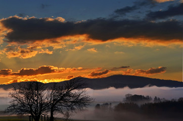 Obraz na płótnie Canvas Sonnenaufgang mit Nebel