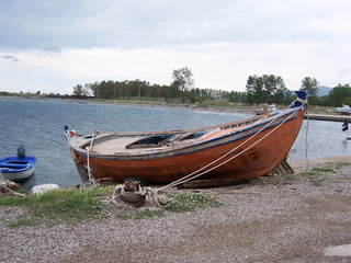 Obraz premium old boat on the beach