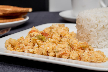 eggs with onion, tomato and rice (Colombian parrots)