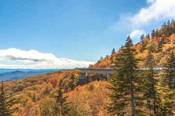 Fototapeta premium Linn Cove Viaduct in fall season , locate near Grandfather mountain,North Carolina,USA.