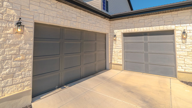 Panorama frame Double garage doors at right angles exterior