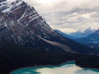 point de vue de la montagne et d'un lac