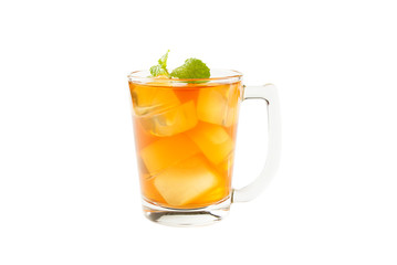 A cup of tea with a tea that has a good flavor, with ice and mint leaves on a white background.