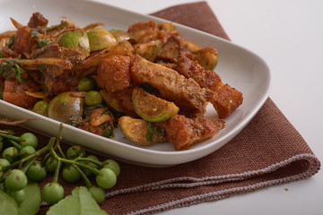 Stir fried crispy fork with red curry.