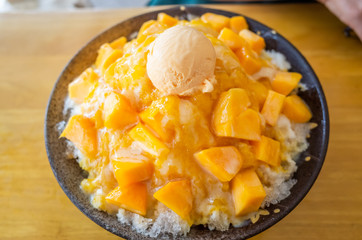 famous Taiwanese snacks of mango shaved ice