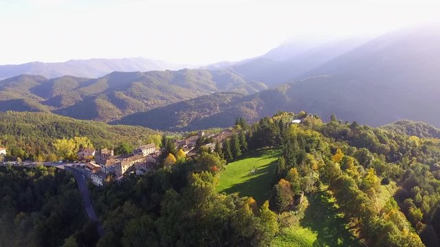 In volo su Montemonaco e sui monti Sibillini